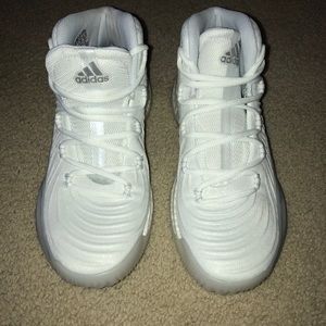 Men’s basketball shoes